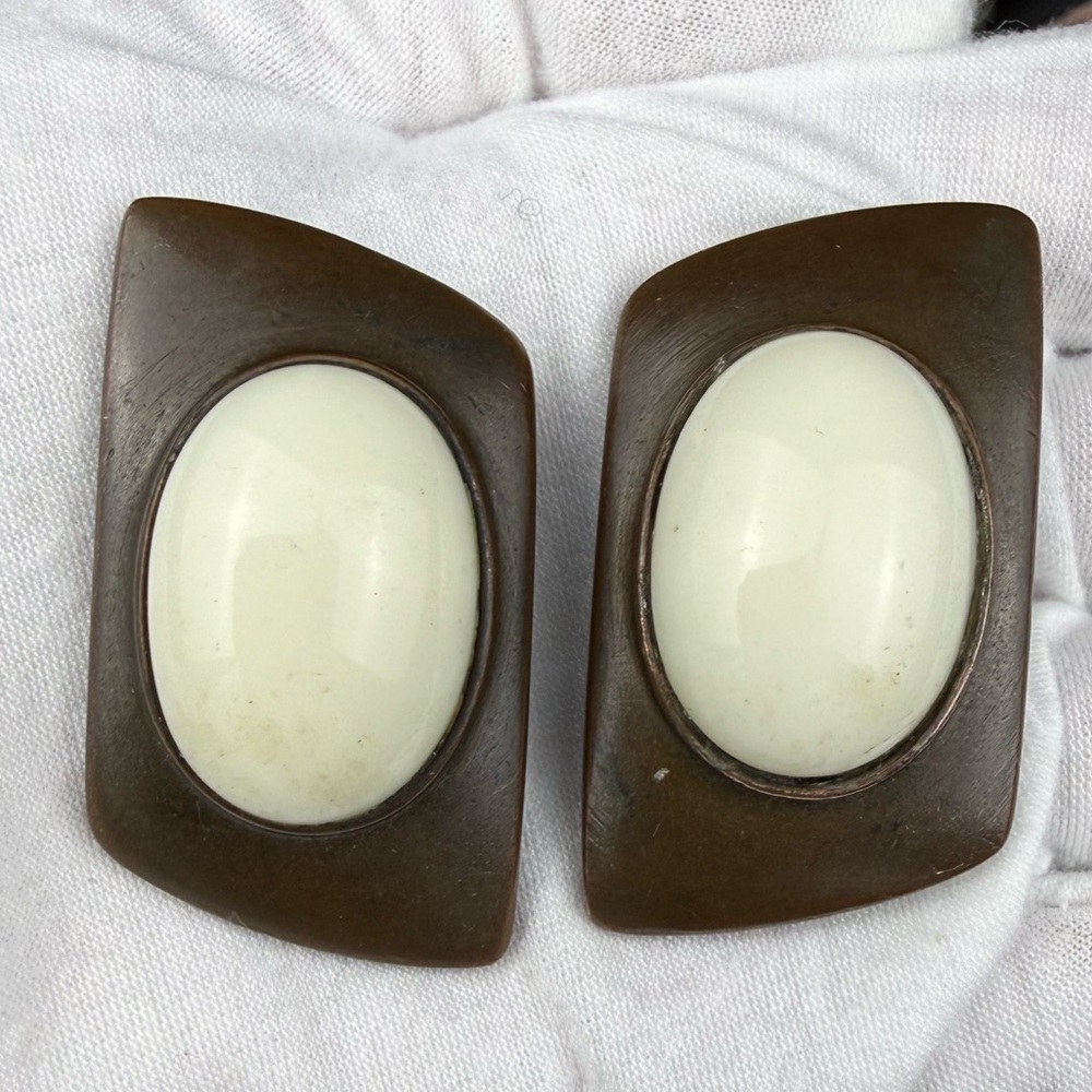 VTG Signed Ben-Amun White Cabochon Large Clip On Earrings Copper Tone Metal
